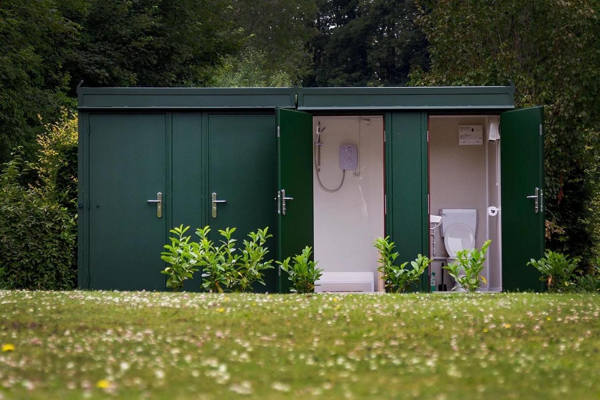 Lloyds Meadow Glamping Hotel Chester Exterior photo